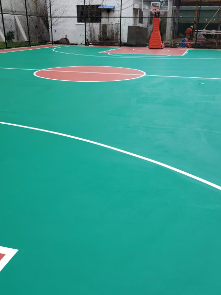 蓬莱 球场长期使用易出现地面开裂